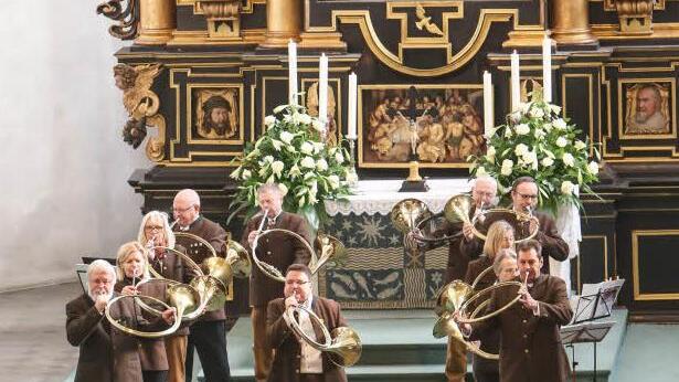 Die Jagdhornbläser setzten mit einem letzten Gruß einen besonderen musikalischen Akzent. Foto: Barbara Herbst