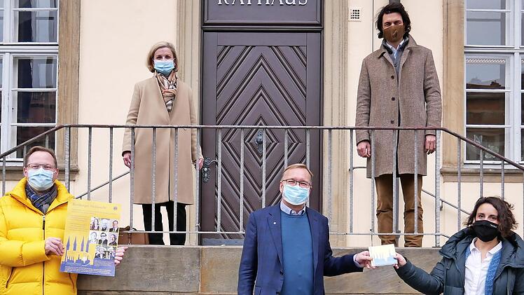 Gabriele Kepic, Bereichsleitung Soziales, Michael Betz (hinten), Präsident Lions Club Bamberg, Karlheinz Morgenroth, Lions Club Bamberg, Oberbürgermeister Andreas Starke und Sandra Ender, stellvertretende Geschäftsführerin Iso e.V. (von links)  Foto: Amt für Bürgerbeteiligung Stephanie Schirken-Gerster