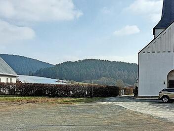 Die Dorferneuerung in Hummendorf wird einige Jahre in Anspruch nehmen. Beginn wird mit einer neuen Auffahrt zur Kirche sein und der Kirchvorplatz wird neu gestaltet.