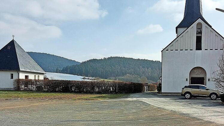 Die Dorferneuerung in Hummendorf wird einige Jahre in Anspruch nehmen. Beginn wird mit einer neuen Auffahrt zur Kirche sein und der Kirchvorplatz wird neu gestaltet.