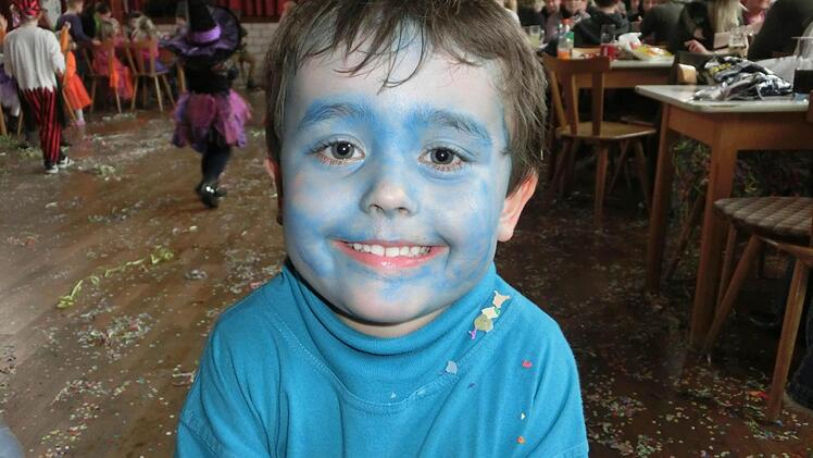 Ein süßer Schlumpf beim Kinderfasching Ludwigschorgast Foto: Tobias Braunersreuther