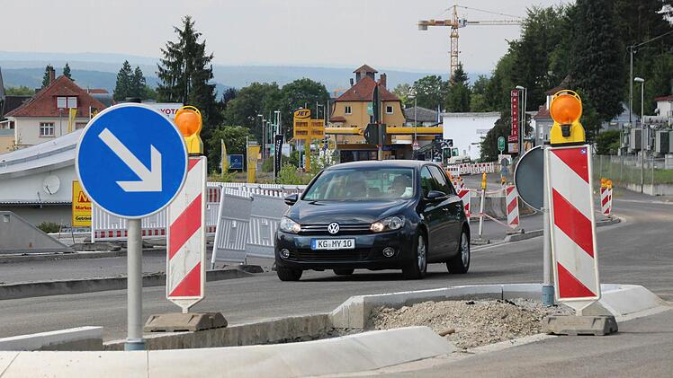 Der Verkehr in der Würzburger Straße kann wieder rollen.  Foto: Benedikt Borst
