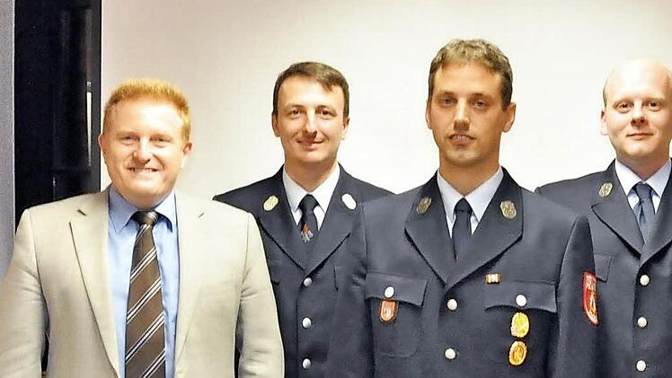 Das Foto zeigt die neue Feuerwehrführung und den scheidenden Kommandanten mit (von links) Bürgermeister Matthias Klement, Sebastian Schad, Markus Seufert, René Krauser und Edwin Frey. Foto: Daniel Wiener