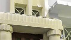 Kleine Johannisgasse 9: Christiane Biehl, Werner Weiß und Darren Ellis (v.l.) erhielten die Sanierungsmedaille.