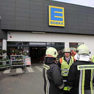 Feuerwehr evakuiert Supermarkt in Rehau