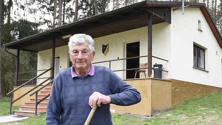 Sieger in der Kategorie "Renovierungsbed&uuml;rftigste Kabine": die 1962 gebaute Umkleideh&uuml;tte des SV Meilschnitz aus dem Landkreis CoburgHagen Lehmann