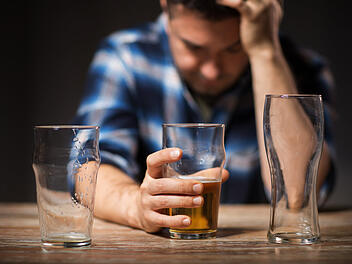 Rotes Gesicht nach Alkohol - was bedeutet das?