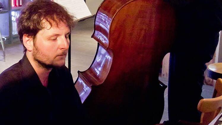 "Die Nostalgiker" gastierten in der "Destillerie Möbus" in Bad Rodach. Am Klavier: Dominik Treml.Foto: Jochen Berger