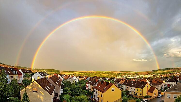 Doppelt schön: ein Regenbogen über Florian Bleymanns fränkischer Heimat. Florian Bleymann