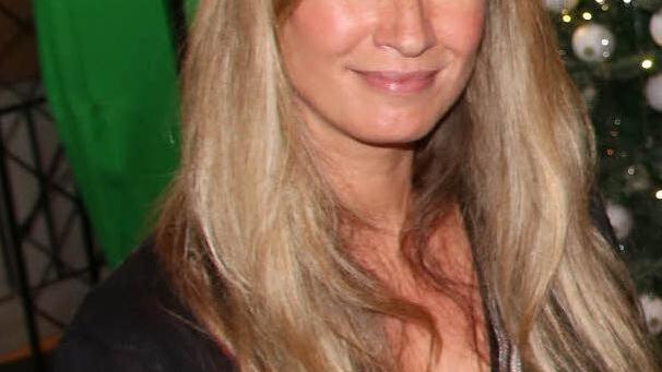 "Ich finde das eine tolle Plattform, sich bekannter zu machen und mit Mitstreitern auszutauschen", sagt Nicole Fischer von "Wedding Kiss". Dabei sei auch über viele Probleme gesprochen worden. "Gerade in einer Stadt wie Bad Kissingen ist es wichtig, dass man da zusammenhält." Auch die Fach-Vorträge seien sehr interessant gewesen. "Nur halt leider oft mit zu wenigen Zuhörern." Auch viele interessante Gespräche habe sie geführt. Dabei habe es die ein oder andere Anfrage gegeben, weil sie ja auc...