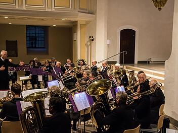 Zahlreiche Besucher lockte der Posaunenchor St. Moriz unter Leitung von Peter Stenglein mit seinem Konzert in die Morizkirche.Foto: Jochen Berger