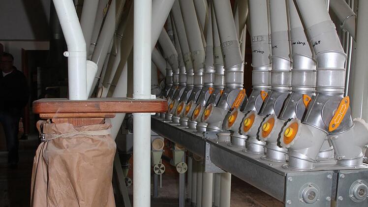 Hightech im alten Betriebsgeb&auml;ude: Hier wird das Mehl abgef&uuml;llt. Foto: Sonny Adam