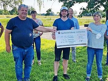 Einen Scheck über 500 Euro überreichte die SPD-Stadtratsfraktion.