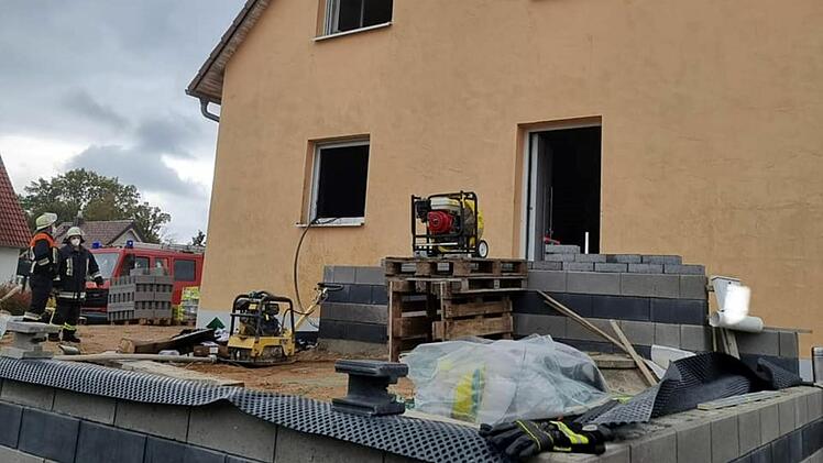 Feuerwehreinsatz in Mühlhausen: Brand in Wohnhaus