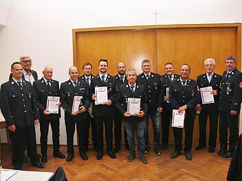 IBei der Jahreshauptversammlung wurde Peter Brell, Dominik Ebert, Tino Fachinger, Tobias Fischer, Reimar Gl&uuml;ckler, Steffen M&uuml;ller, Dominik Schneider und Johannes Warmuth f&uuml;r 25Jahre Mitgliedschaft und Albin Butler, Leo Warmuth und Alfons M&uuml;ller f&uuml;r 50 Jahre Mitgliedschaft in der Feuerwehr Diebach geehrt.