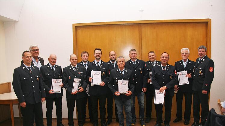 IBei der Jahreshauptversammlung wurde Peter Brell, Dominik Ebert, Tino Fachinger, Tobias Fischer, Reimar Gl&uuml;ckler, Steffen M&uuml;ller, Dominik Schneider und Johannes Warmuth f&uuml;r 25Jahre Mitgliedschaft und Albin Butler, Leo Warmuth und Alfons M&uuml;ller f&uuml;r 50 Jahre Mitgliedschaft in der Feuerwehr Diebach geehrt.