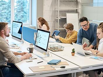 Kennen nicht alle die Bedeutung der Business-Floskeln, kann es zu Missverständnissen kommen.