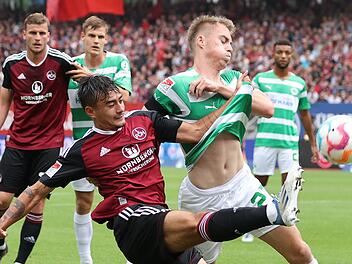 Karten-Könige aus Nürnberg - ein FCN-Profi hat sogar Liga-Krone auf