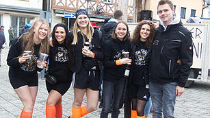 Bunter Zug durch die Straßen mit Finale am Marktplatz