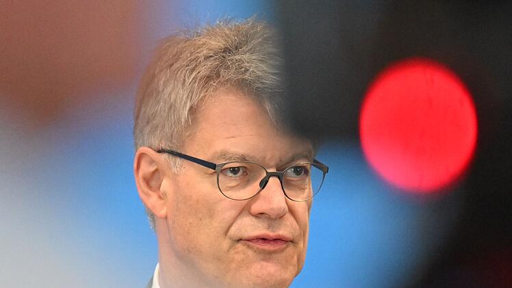 Bundesverkehrsminister informiert zu Bonner Rheinbr&uuml;cke