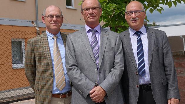 Bei der Verabschiedung (von links): Bernd Paul, Gesch&auml;ftsleiter am Amtsgericht Bad Kissingen, Guntram Meder und Amtsgerichtsdirektor Dr. Matthias G&ouml;bhardt. Foto: Amtsgericht