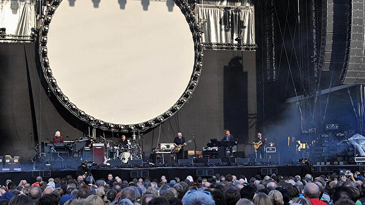Die runde Riesen-Leinwand gehört seit Floyd-Zeiten zur Show.Foto: Rock-O-Foto