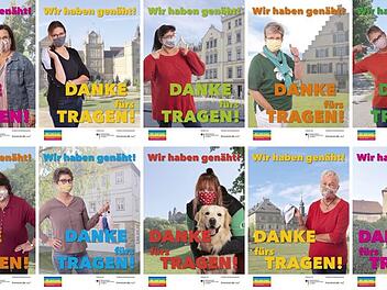 Die Community-Masken, die von diesen ehrenamtlichen Näherinnen hergestellt wurden, und andere Masken natürlich auch, sind vorhanden und sollten auch getragen werden. Darauf machen die Ehrenamtlichen nun bei einer Plakataktion aufmerksam.  Foto: Corinna Rösler