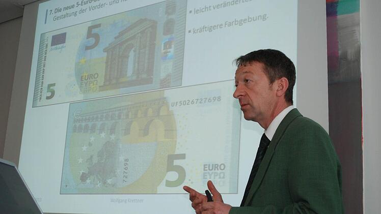 Wolfgang Krettner erklärt die Unterschiede. Fotos: Günter Flegel