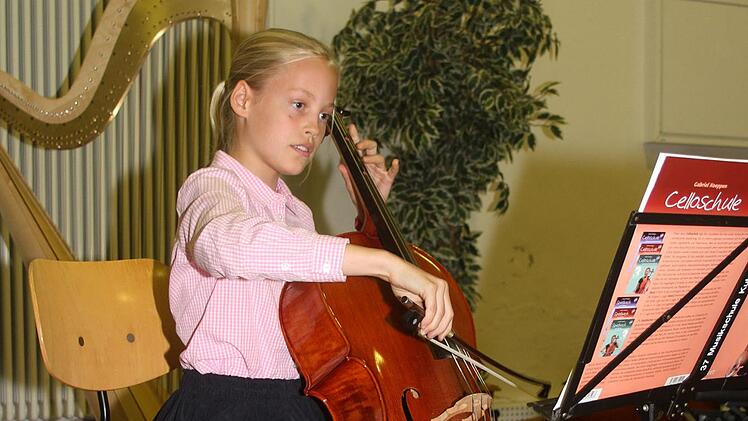Klara Gollner entführte die Zuhörer nach Irland. Sie spielte "Tomorrow Morning" auf dem Cello.