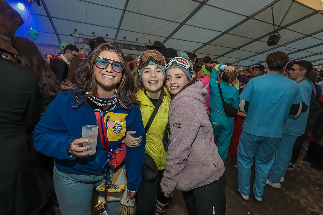 Im großen Festzelt wurde richtig gefeiert!
