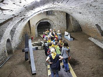 Riesengroß ist der Keller unter dem Heimatspielhaus. Er wurde zusammen mit dem Haus renoviert und dient zum Beispiel für Kunstinstallationen.  Foto: Dieter Britz