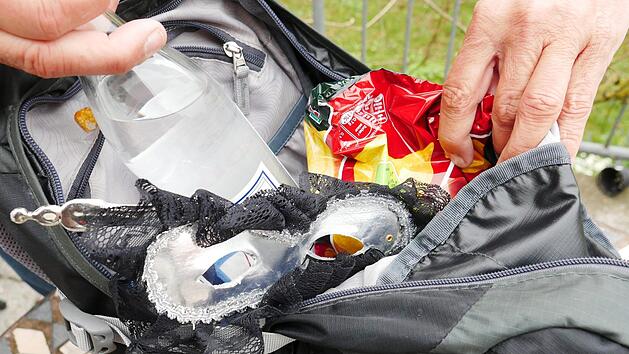 Mitgebrachter Alkohol ist beim Faschingsumzug und -treiben in Poppenlauer k&uuml;nftig tabu. Taschenkontrollen sollen helfen, dass sich alle Besucher daran halten. Symbolfoto Heike Beudert