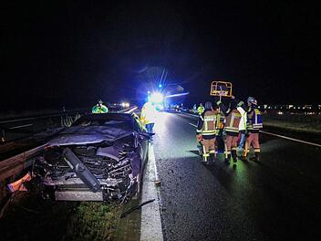 Schwerer Unfall auf der A3 im Kreis Kitzingen: Eine Frau starb am 24.12.2019. Symbolbild: Foto: Merzbach/News5