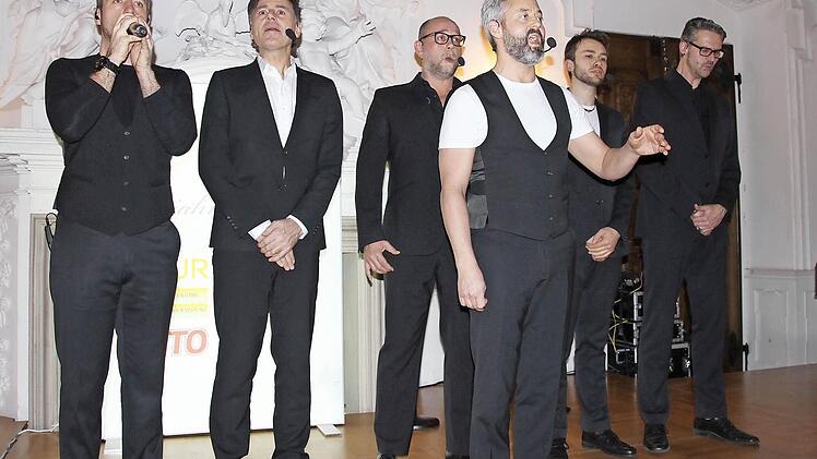 Die A-cappella-Gruppe "Six Pack" sorgte beim Baur-Neujahrsempfang im Kaisersaal von Kloster Banz für gute Stimmung. Fotos: Thomas Heuchling