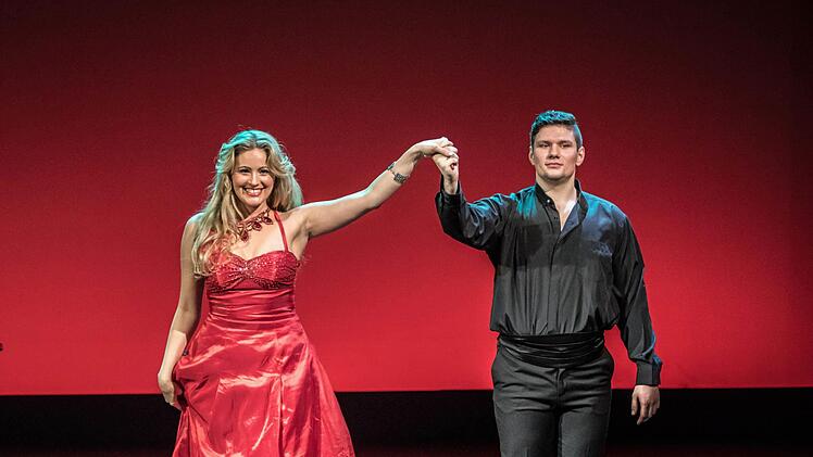 "Tränen der Bühne": Michaela Katráková und Jiri Rajnis gestalteten einen Opernabend in der Coburger Reithalle. Foto: Jochen Berger