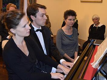 Franziska und Florian Glemser überzeugten beim Konzert auf Schloss Oberau.  Andreas Welz