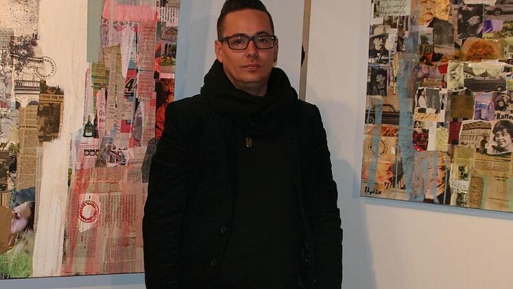 Alexander Ruppert mit zwei seiner Collagen.  Foto: Werner Vogel
