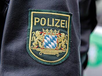 In Bamberg ist ein Streit vor einer Kneipe eskaliert. Ein 22-J&auml;hriger beleidigte die Polizisten. Symbolbild: Chistopher Schulz