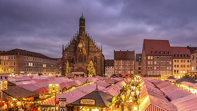 Am sp&auml;ten Nachmittag wird das Christkind mit einem Prolog den N&uuml;rnberger Christkindlesmarkt offiziell er&ouml;ffnen. Foto: Adobe Stock/alexgres