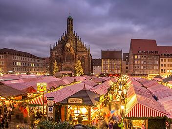 Am sp&auml;ten Nachmittag wird das Christkind mit einem Prolog den N&uuml;rnberger Christkindlesmarkt offiziell er&ouml;ffnen. Foto: Adobe Stock/alexgres