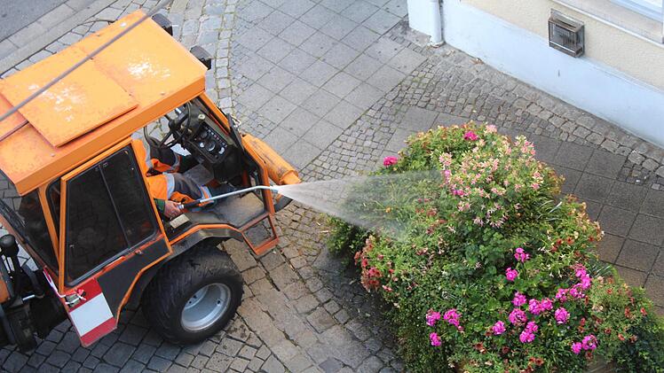 Zum Bewässern der Pflanzen muss der Fahrer die Kabine gar nicht einmal verlassen.