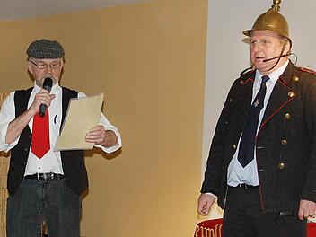 Reinhold Schmitt ehrt Lothar Henz Fotos: Günther Straub