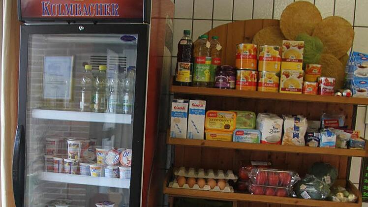 Auch in der Metzgerei Goller werden Frischeprodukte wie Gemüse, Eier und Obst verkauft.