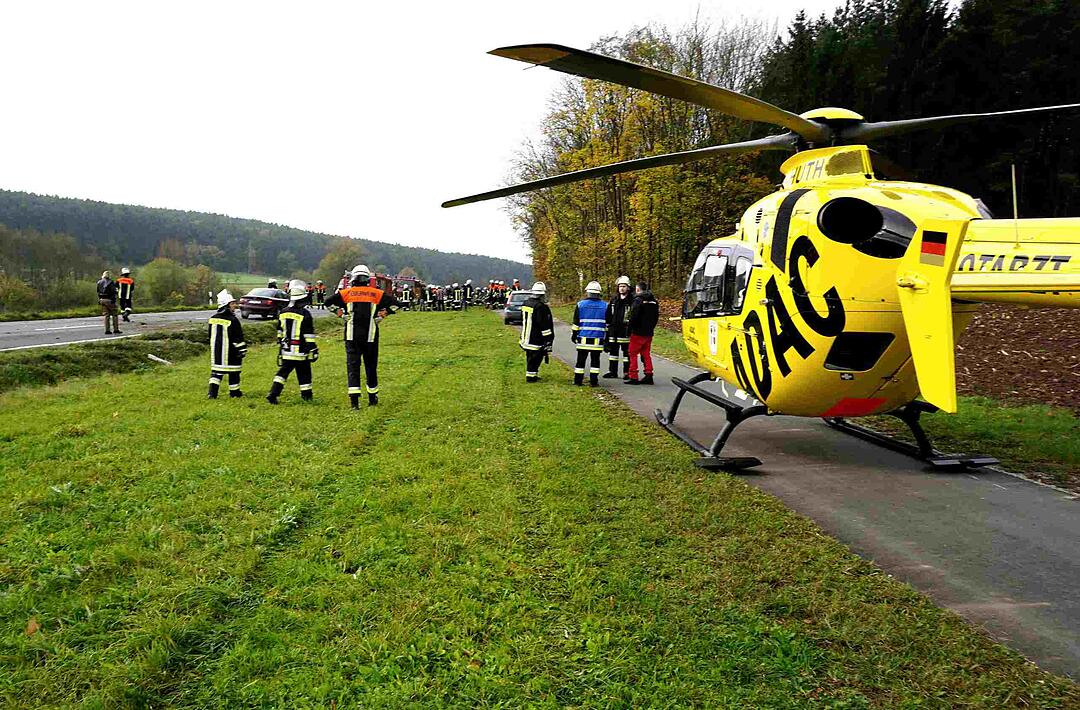 Unfall bei Neundorf - Corvette kommt von Straße ab