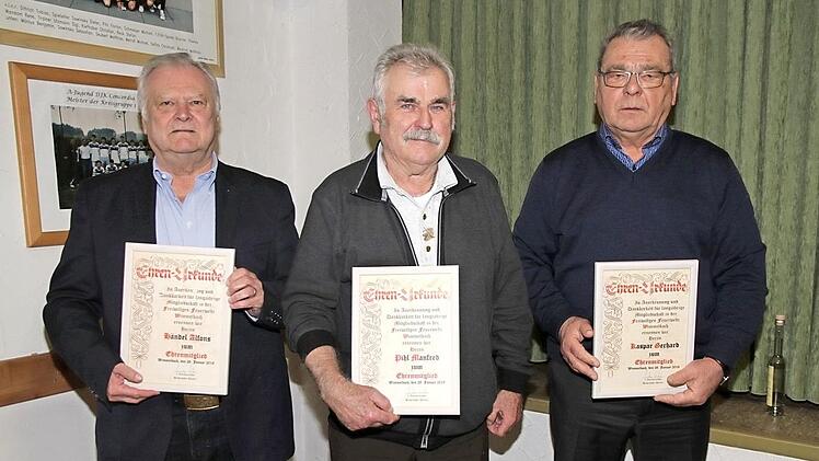Die drei neuen Ehrenmitglieder (v. l.) Alfons Händel, Manfred Pihl und Gerhard Kaspar  Foto: Mathias Erlwein