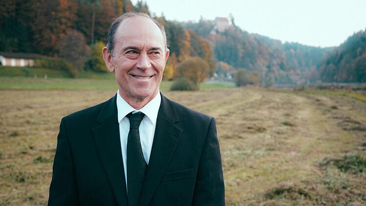 Schauspieler Werner Kalb freut sich, dass er in seiner ehemaligen fränkischen Heimat dreht. Foto: Lisa Weixelbaum