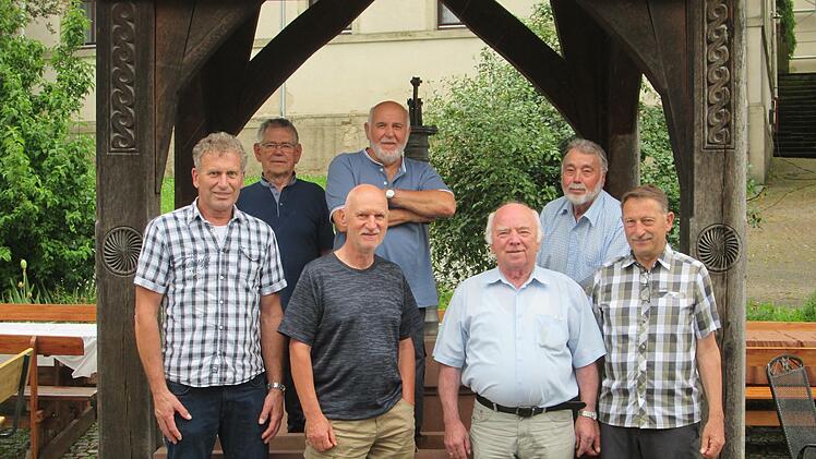 Die Arbeit ist getan, der "harte Kern"der Rentner-Truppe geht in den Ruhestand (vorne v. l.) Günther Vierheilig, Alfons Geisel, Otmar Pfister und Georg Geisel (Hintere Reihe v. l.) Ludwig Pfülb, Alfred Straus und Sebastian Reuter.