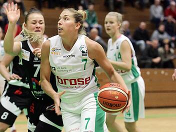 Wichtige Punkte von Svenja Zeis (vorne) in entscheidenden Phasen reichten nicht, um die Bamberger Niederlage in Bad Homburg zu verhindern. Foto: sportpress