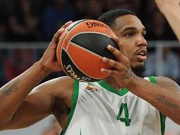 Coty Clarke spielte in der Saison 2016/2017 mit Unics Kasan in der Euroleague in Bamberg vor und &uuml;berzeugte mit 20 Punkten. Ab sofort tr&auml;gt der 27-J&auml;hrige das Brose-Trikot. Sportfoto Zink