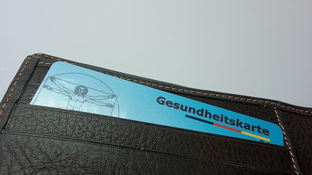 Ein Vergleich der Zusatzbeitr&auml;ge kann dir helfen, Geld zu sparen. Symbolbild.